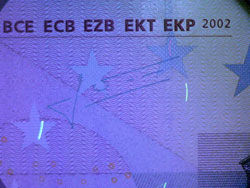 Banknote with UV light and 2034-20 microscope